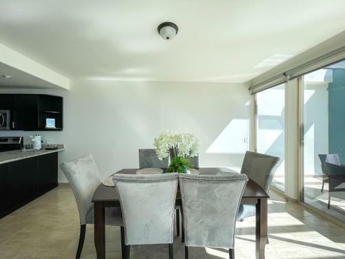 Apartamento Stylish Luxe Condo With Ocean View And Pools