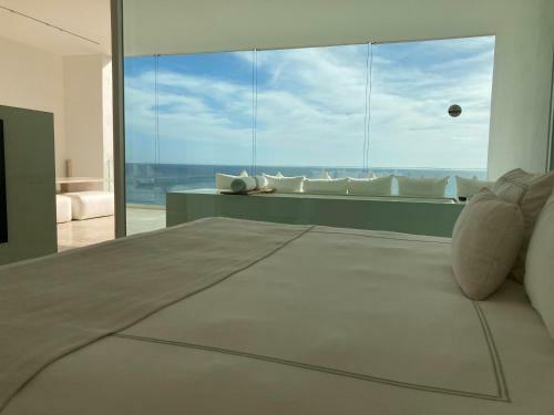 Sublime Oceanfront Viceroy 2bd Condo