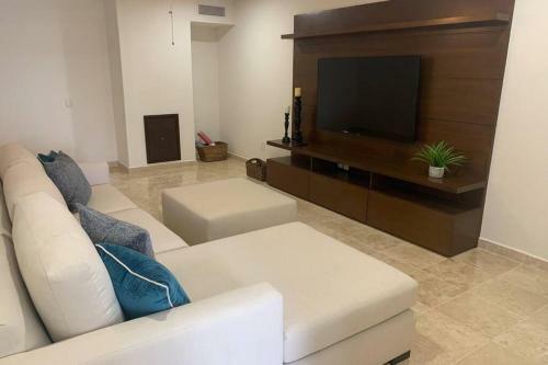 Villa Luxurious Unique & Enchanting 5 Br Ph Ocenan Front