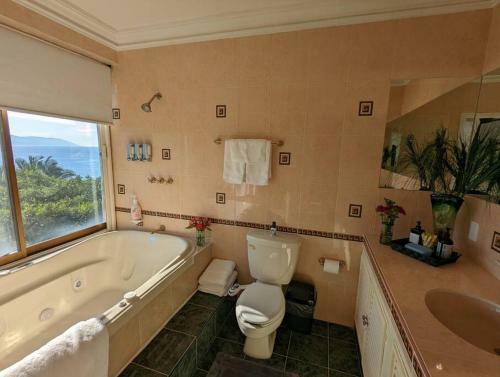 Apartamento 2 Bed/2 Bath Condo W/stunning Ocean Views & Pool