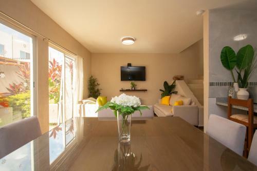 Jacuzzi Home, Holidays