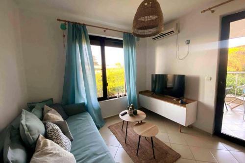 Seaview Dreamy Apartment With A Pool And Garden