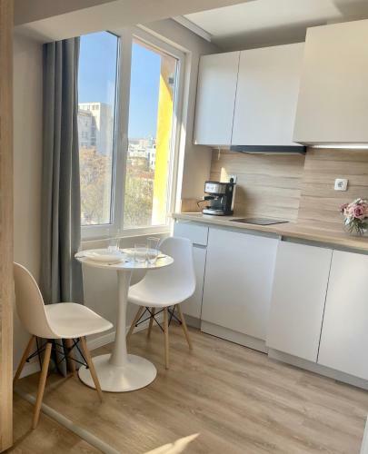 Apartamento Elegant Studio For 4 Persons In Center & Parking