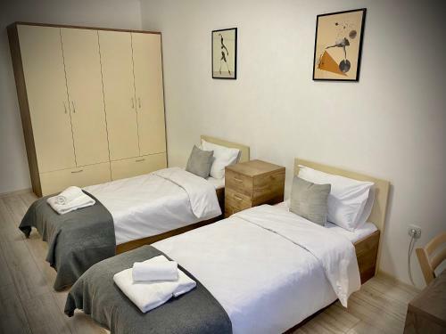 Top Location Apartment With 2bath & Parking For 6 Guests