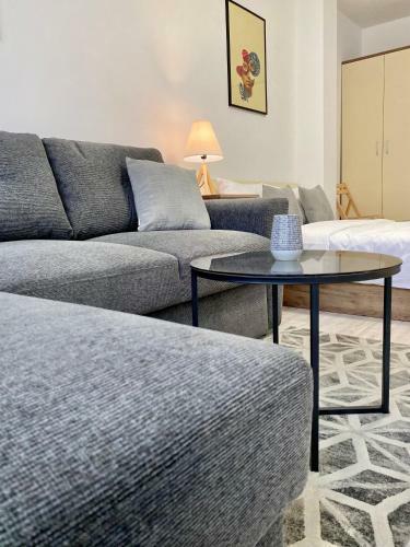 Top Location Apartment With 2bath & Parking For 6 Guests