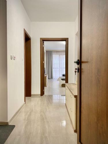 Top Location Apartment With 2bath & Parking For 6 Guests