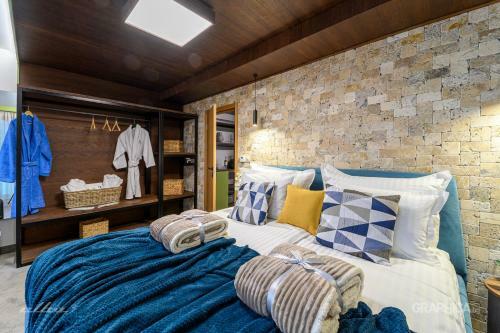 103 Alpine Hotel