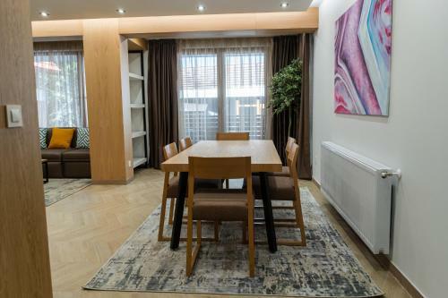 103 Alpine Hotel