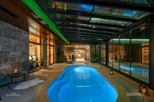 103 Alpine Hotel