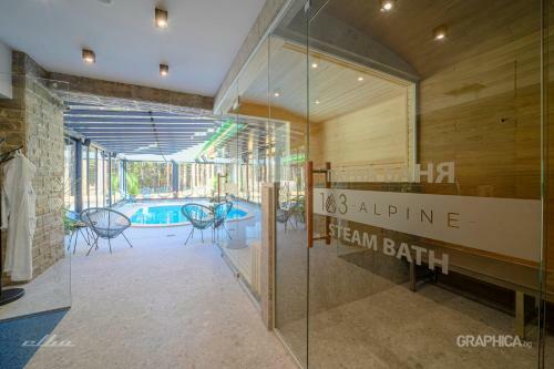 103 Alpine Hotel