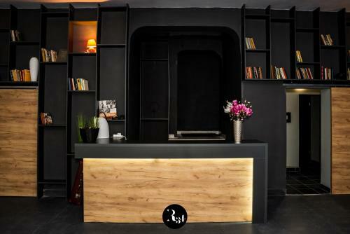 Hostal R34 Guest House
