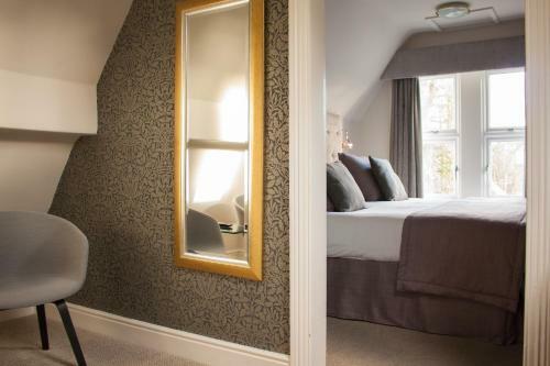 Ascot House Hotel