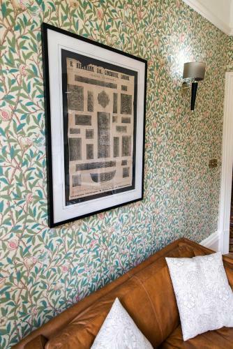 Ascot House Hotel