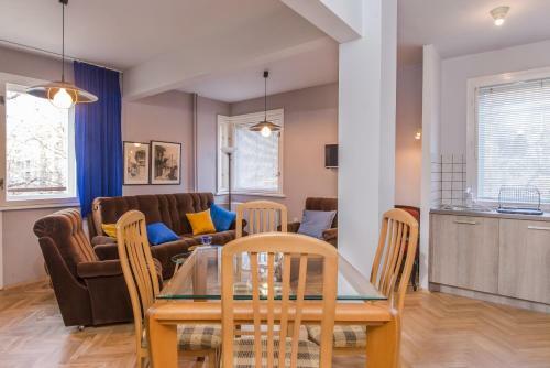Colorful Two Bedroom Apartment Next To Serdika Center Sofia