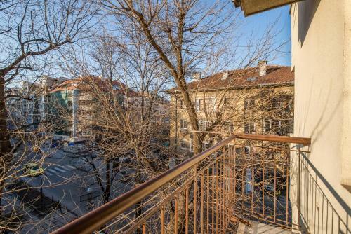 Colorful Two Bedroom Apartment Next To Serdika Center Sofia