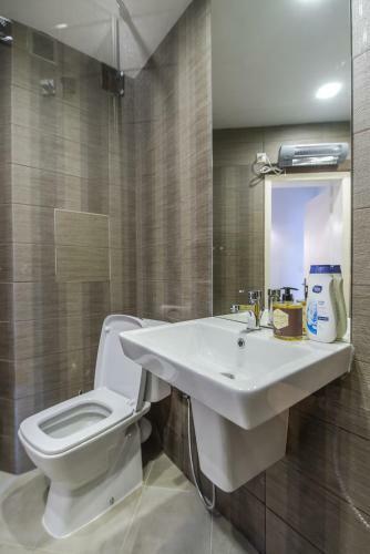 Colorful Two Bedroom Apartment Next To Serdika Center Sofia
