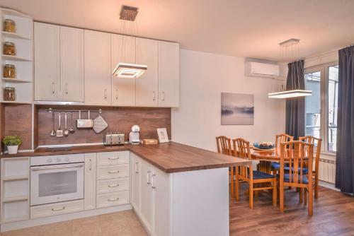 South Park, Vitosha View, 2-bdr, 2-bthr Apartment