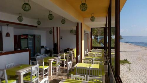 Hostal Happy Beach Rooms