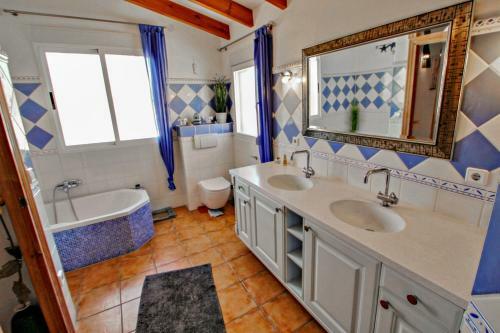 Naranja - Sea View Villa With Private Pool In Benissa