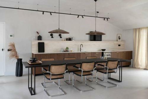 Luxe Design Villa Met Vrij Uitzicht Over Het Meer.