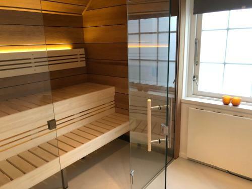 de Brittenburg With Hot Tub & Sauna