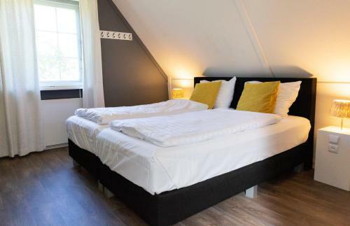 de Brittenburg With Hot Tub & Sauna
