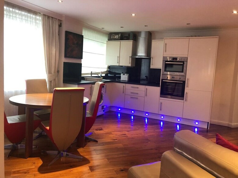 The New London Carlton Hotel