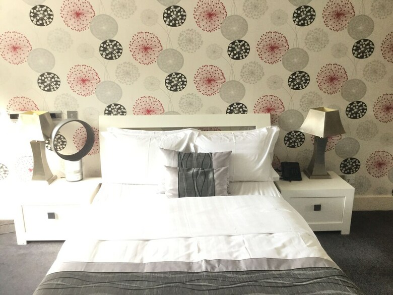 The New London Carlton Hotel