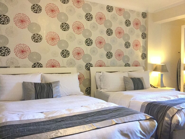 The New London Carlton Hotel