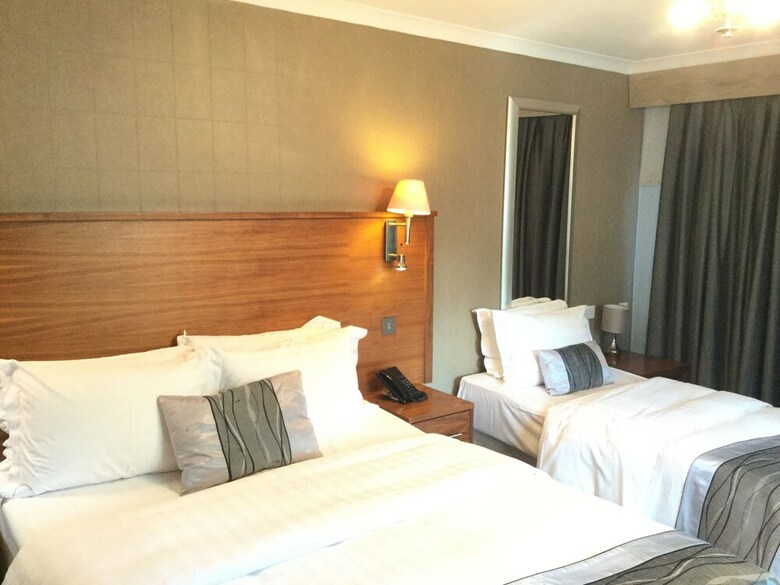 The New London Carlton Hotel