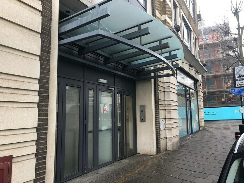 The New London Carlton Hotel