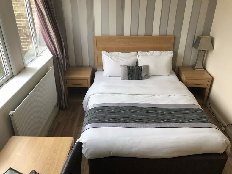 The New London Carlton Hotel