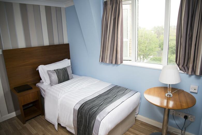 The New London Carlton Hotel