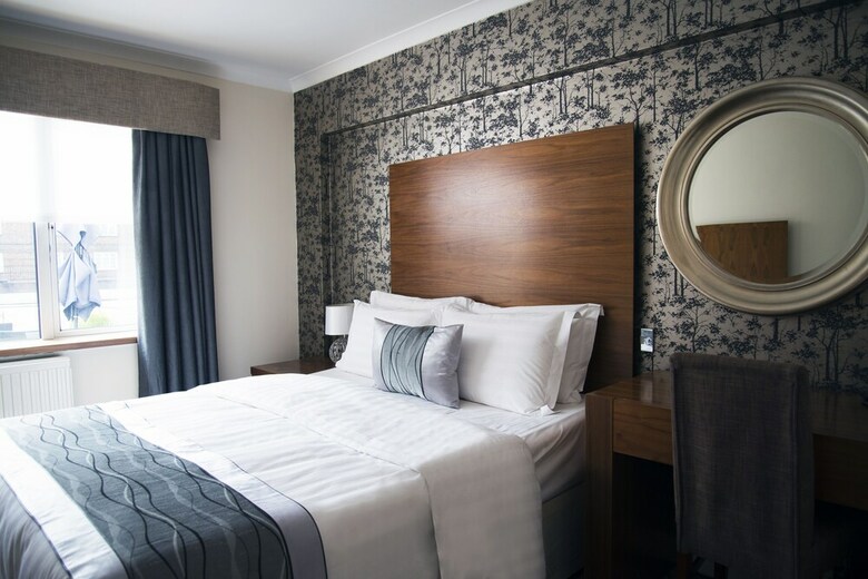 The New London Carlton Hotel