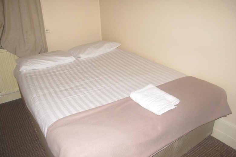 Hostal A To B Hotel