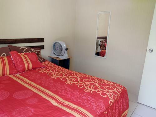 Bed & Breakfast Casa Roja, Puerta Trasera, Jard�n Y Alberca