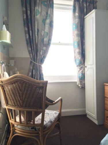 Hostal Whitecliff Guest House