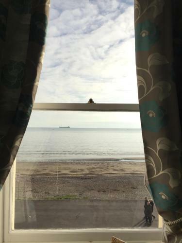 Hostal Whitecliff Guest House