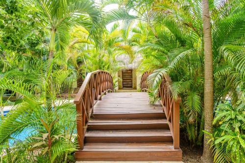 Garden Terrace Condo Plus Bikes Available & Pool Onsite