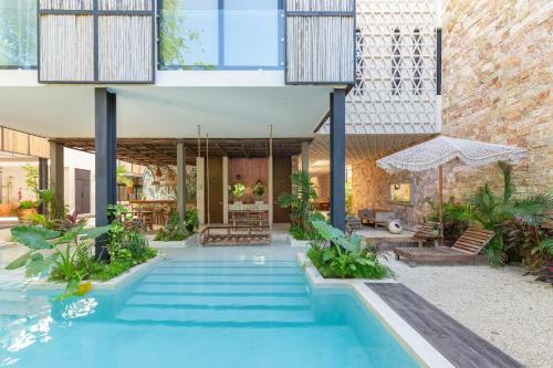 Unique And Exclusive 2 Apartments In 1 Awesome Complex Pool And Amenities