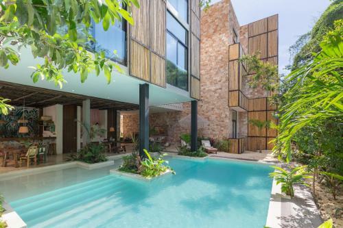 Unique And Exclusive 2 Apartments In 1 Awesome Complex Pool And Amenities