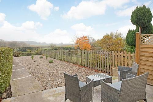 Countryside Views Village Escape Quiet Lane