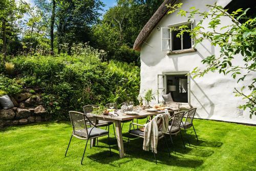 Weeke Brook - Quintessential Thatched Luxury Devon Cottage