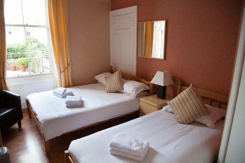 Hostal Garfield Guest House