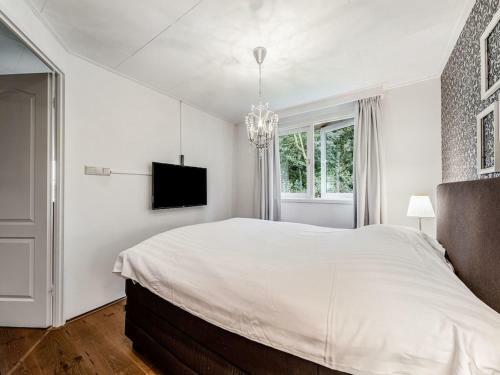 Modern Cottage In Rutten At Open Waterway