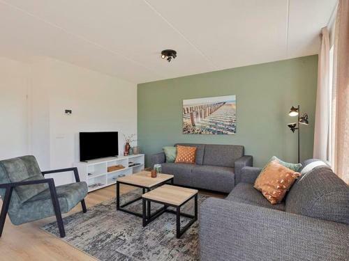 Modern Detached Holiday Home A Stone's Throw From The Beach