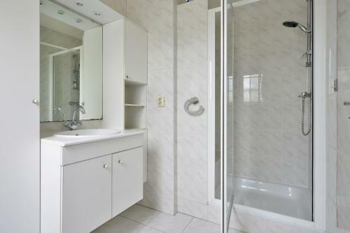 Magnificent Farmhouse In Central Holland 4a 2c