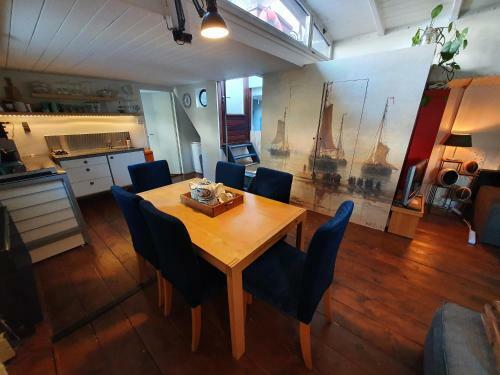 Houseboat Holiday Apartments Rotterdam