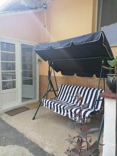 Cazare La Tara �n Mandra, Jud Brasov