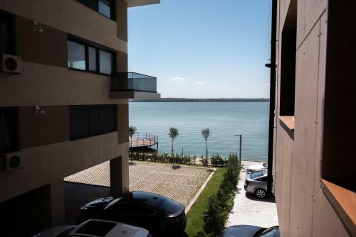 New Central Lake Apartment Mamaia Iaki
